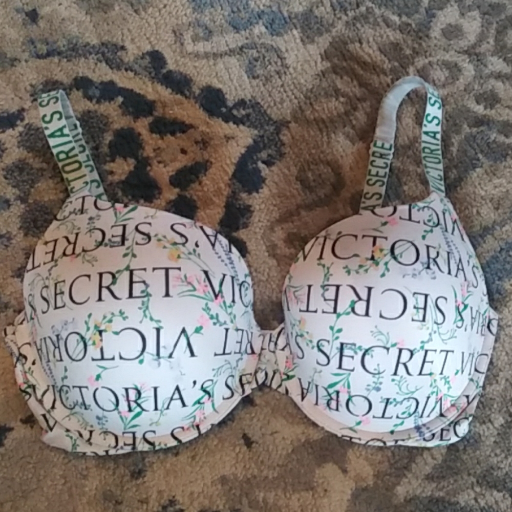 NWOT VS t-shirt push-up full coverage bra